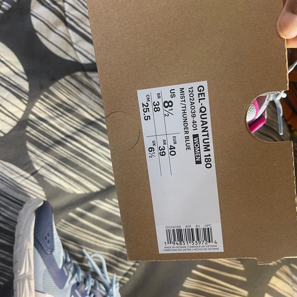 Great condition, gel ASICS size 8/12 - Picture 3 of 7